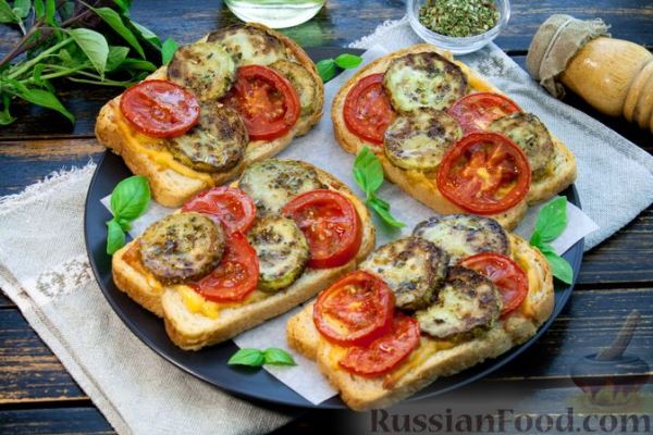 Горячие бутерброды с кабачками, помидорами и сыром (в духовке)