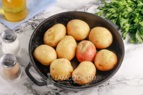 Картошка с брюшками семги в духовке