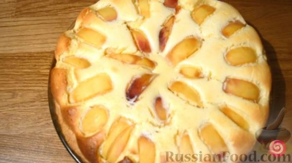 Пирог с творогом и персиками