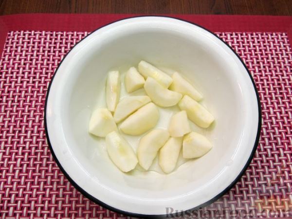 Пюре из кольраби, сельдерея, картофеля и яблока