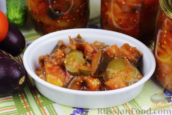 Салат из баклажанов с огурцами и перцем, в томатном соусе (на зиму)