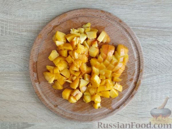 Сырники с персиками и манной крупой