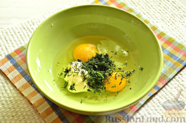 Закуска из кабачков, яиц и зеленого горошка